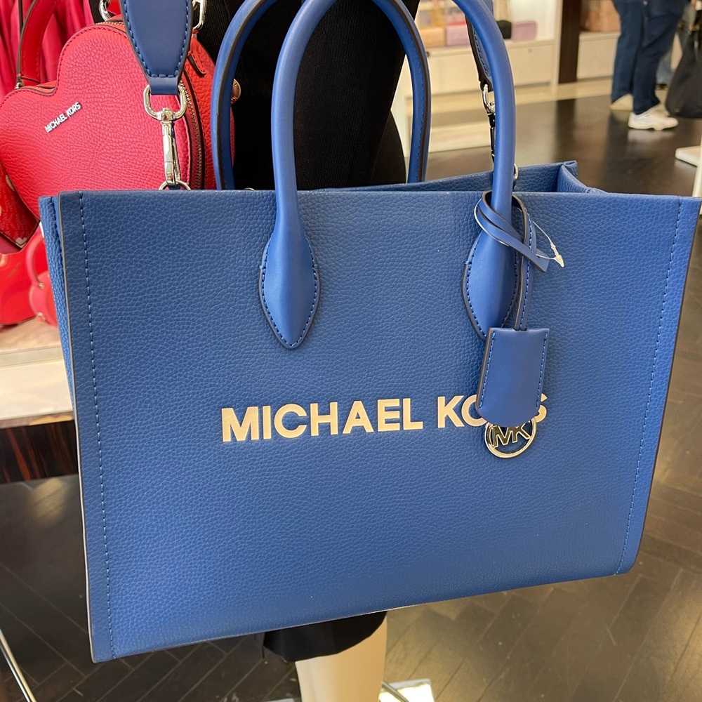 MICHAEL KORS Mirella Medium EW Pebbled Leather Tote Bag
Galaxy Blue
NWT - Picture 7 of 16